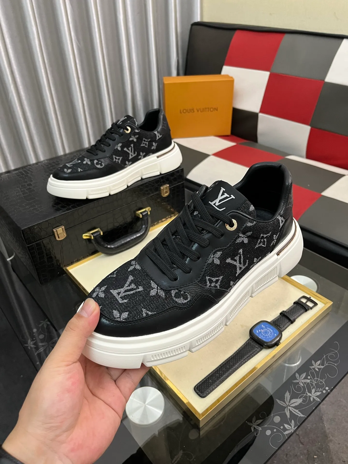Men's shoes💰420⌚️⌚️"LOUI* VUITTO*" popular men's casual shoes, genuine Italian development💯purchasing level quality✔️The upper is made of official website material first-layer cowhide, comfortable and soft sheepskin feet⚡️Fashionable and versatile. The toe last shape is firm and full, and the soles are made from LV original molds and can be moved in and out of the counter at will. Light and comfortable on the foot~purely handmade, details determine quality! Size:38-442️⃣Colors available